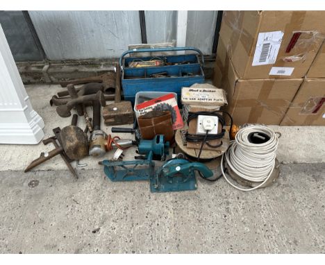 A LARGE ASSORTMENT OF TOOLS TO INCLUDE BLACK AND DECKER ATTATCHMENTS, PICK AXE HEADS AND A COBBLER LAST ETC