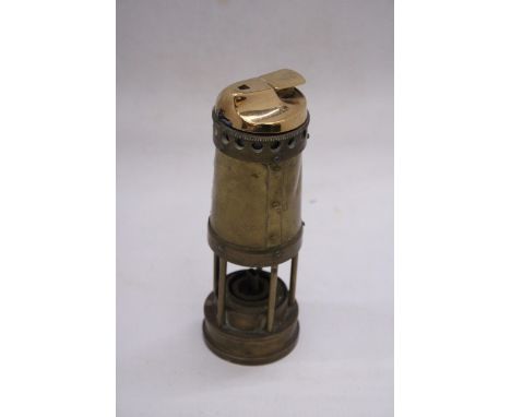 A VINTAGE, E THOMAS AND WILLIAMS, AMBRIAN WORKS BRASS MINERS LIGHTER, HEIGHT 17CM