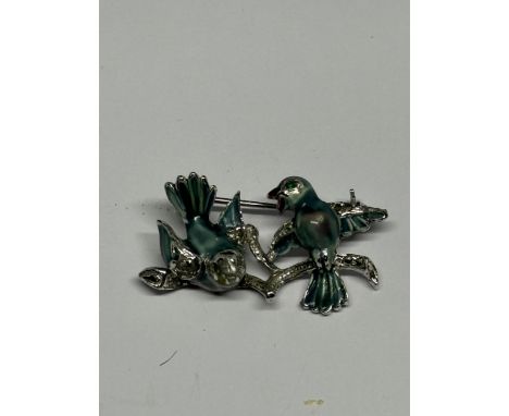 A VINTAGE TURQUOISE LOVE BIRDS BROOCH