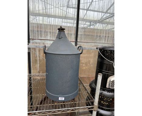 A VINTAGE OIL CAN WITH BRASS CAP (H:54CM)