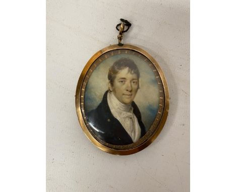 A MINIATURE PORTRAIT OF A GENTLEMAN WEARING A DARK BLUE ROBE ENCASED WITHIN A ROSE GOLD METAL FRAME
