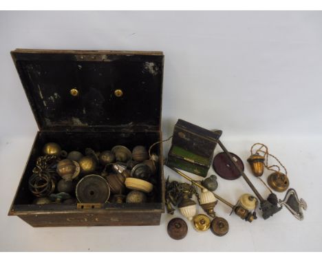 A tin of various old brass light switches, brass curtain rail fittings, lamp parts etc.