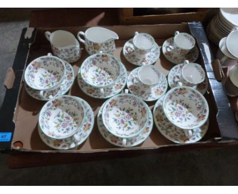 Mintons Haddon Hall riz. 5 soup bowls and stands; 4 coffee cups and stands and two milk jugs