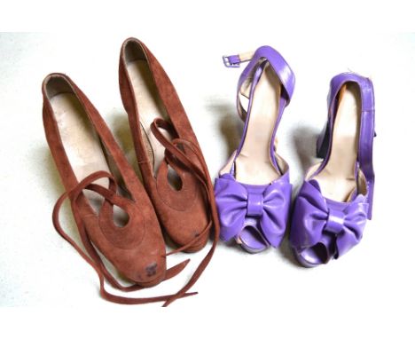 Box of assorted 1970s clothing to include a pair of original 1970s Biba purple leather platform shoes with bow detail, a pair