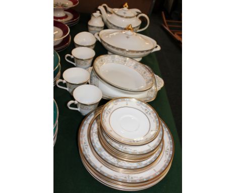 A Royal Doulton Fontenay pattern part tea and dinner service, including an oval tureen and cover, teapot, sauce boat and stan