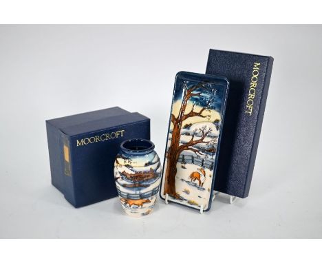 A boxed Moorcroft 'Woodside Farm' small vase, 10.5 cm to/w a matching rectangular dish, 20 x 8.5 cm, also boxed (2)Vase - ext