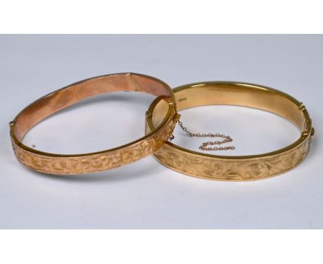 A 9ct yellow gold oval half hinged bangle with chased decoration (lacking safety chain) to/w a 9ct rose gold oval half hinged