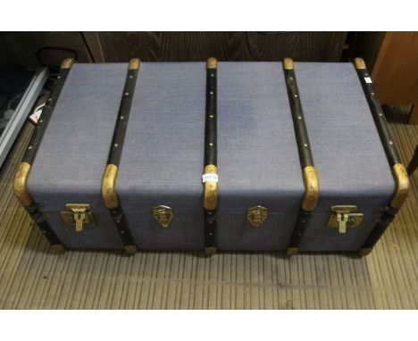 A good quality beech staved blue canvas steamer trunk, with contrasting chequered interior, retaining upper tray