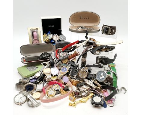 Qty of quartz gents &amp; ladies wristwatches inc Casio G-shock, Seiko. Rotary etc - for spares / repairs 
