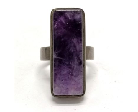 1974 silver hallmarked amethyst set ring by PW - size N &amp; 8.8g total weight