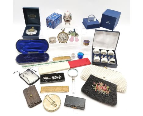 Qty of oddments inc Swarovski Alaska paperweight (in original box), Silverstone racing car keychain (boxed), 2 vintage handba