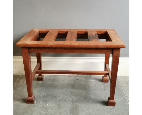 Vintage oak Luggage rack, 66cm wide x 40cm deep, 46cm high, in good used condition. 