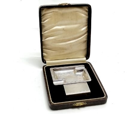 1936 Walker &amp; Hall Art Deco silver ashtray &amp; matchbox cover with engine turned decoration in fitted case - 45g total 