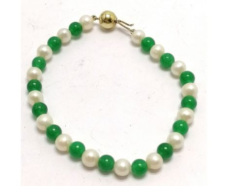 Jade &amp; pearl bead bracelet - 19cm 