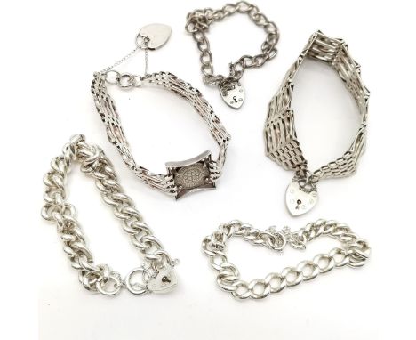 5 x silver bracelets inc 3 with heart padlocks, 2 x gate link (1 with coin inset panel) - total weight 144g 