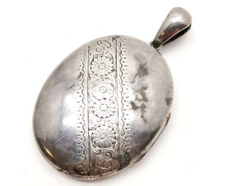 Antique unmarked silver pendant locket with engraved band detail  - 5.5cm &amp; 12.9g total weight 