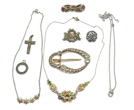 Qty of mostly antique jewellery inc silver marked daisy necklet (40cm), silver hallmarked crucifix, 1909 Joan of Arc commemor