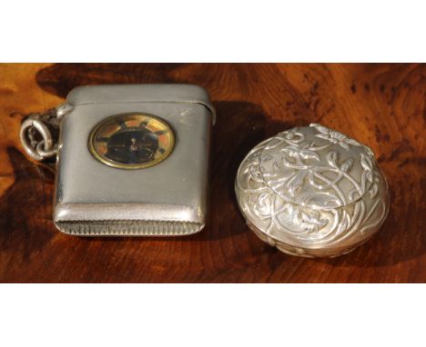 A Victorian novelty silver vesta case, the front set with compass, suspension loop, 4.5cm high, Birmingham 1899, approximatel