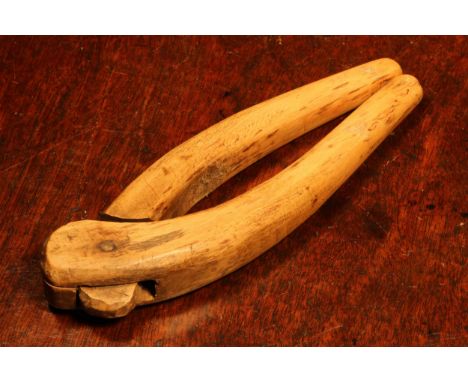 Nutcrackers - an 18th century deciduous timber lever-action nut cracker, of simple cross-over construction, 16.5cm long 