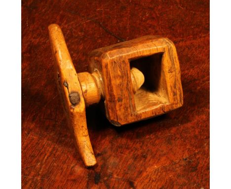 Nutcrackers - an 18th century screw-action nut cracker, of primitive dug-out construction, the serpentine winder 9cm wide, c.