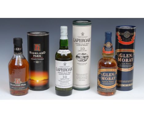 Whisky - Highland Park Single Malt Scotch Whisky, Orkney Islands, Aged 12 Years, 40% vol, 70cl, level to top of shoulders, se