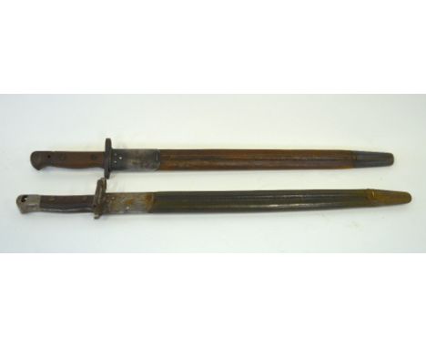 A WWI British 1907 pattern bayonet with fullered 43 cm blade by Wilkinson, two-piece wood grip, in steel and leather scabbard