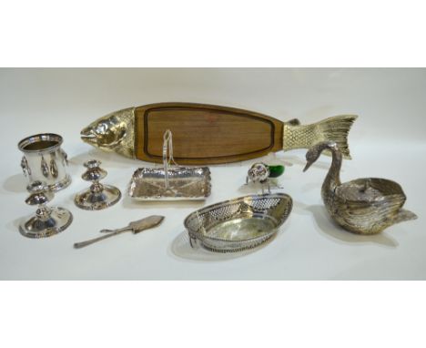 A box of electroplated table ware, including a 'bee' sugar basin with green glass body, pair of candlesticks, oval bread bask