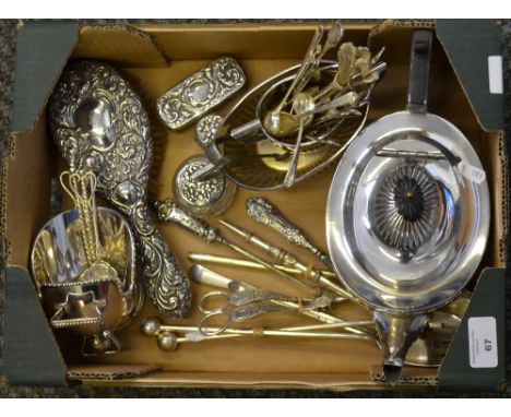 A silver-backed hairbrush, to/w two silver-topped toilet jars, button hook and shoehorn with loaded silver handles, three pie