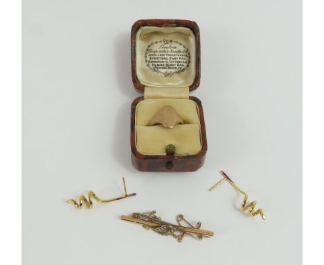 A 9ct gold signet ring, engraved with the letter M, finger size K 1/2, in associated case - London Cooperative Society Ltd...
