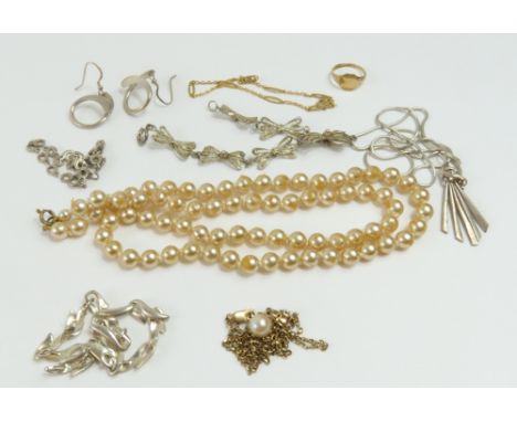 A 9ct gold signet ring, finger size I 1/2, a 9ct gold filed link chain, a pearl pendant and a mixed link bracelet, marked '9k