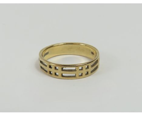 A 9ct gold cut out band ring, finger size L 1/2 centre, 2.14g gross