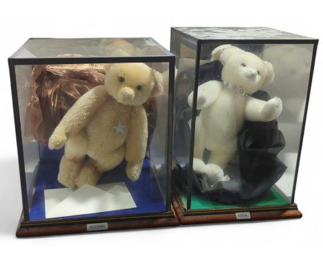 A pair of Steiff teddy bears, "Krystopher" and "Krystal", numbered 661976 and 662003 respectively. The former light brown and