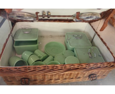 Vintage Bandalas Coracle Hamper/Picnic Set