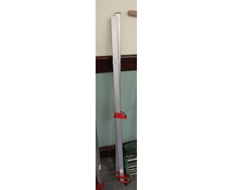 2 4ft aluminium sash clamps