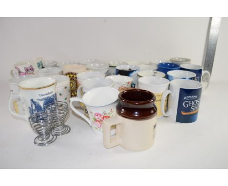 TRAY CONTAINING QTY OF CERAMIC MUGS 