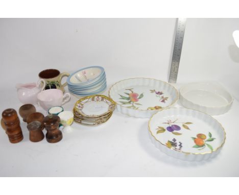 GROUP OF CERAMIC ITEMS INCLUDING ROYAL WORCESTER EVESHAM PATTERN PIE DISHES ETC