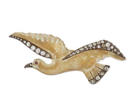 AN EARLY 20TH CENTURY HORN AND DIAMOND BIRD BROOCH in carved iridescent horn and accented by old-cut diamonds and with a ruby