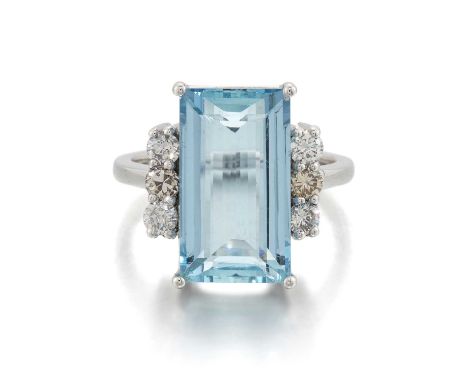 AN AQUAMARINE AND DIAMOND RING a step-cut aquamarine spaced by groups of three fancy light brown and white round brilliant-cu