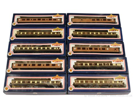 Bachmann OO Gauge Pre-nationalisation Passenger Coaches comprising 4 x LNER Thompson Wartime brown livery (34-377 Corridor 3r