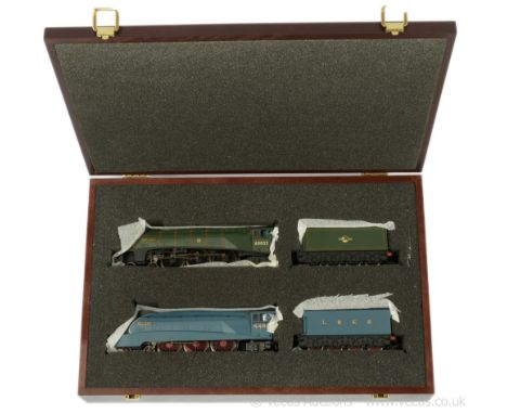 Bachmann OO Gauge 31-961 (Limited Edition) 4-6-2 Mallard Locomotive 60th Anniversary presentation set containing LNER blue No