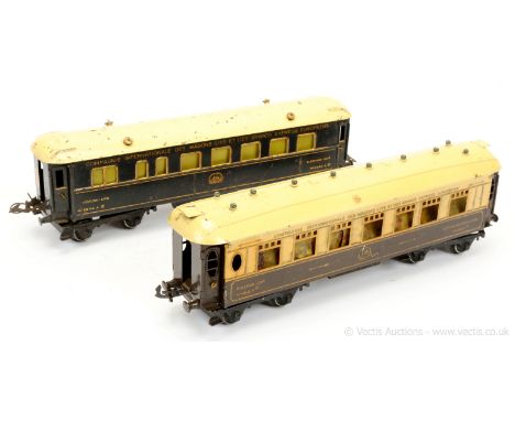 Hornby O Gauge Grand European Express Wagons-Lits Sleeping Car.  Sides are Fair to Good, roof is Fair.  The lot also includes