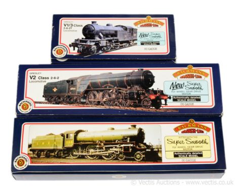 Bachmann OO Gauge LNER lined apple green Steam Locos comprising 31-555 2-6-2 V2 Class No.4801, 31-600 2-6-2 V3 Class Tank No.