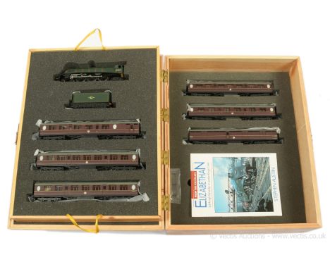 Bachmann OO Gauge 31-960 (Limited Edition) "The Elizabethan" Train Pack containing 4-6-2 BR green A4 Class Loco No.60017 "Sil