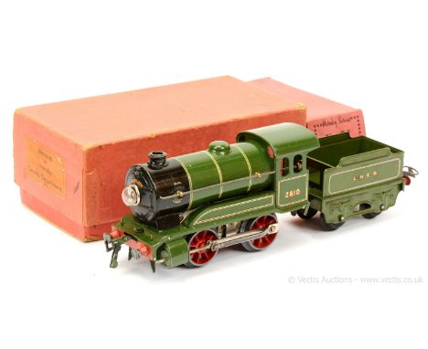 Hornby O Gauge E120 0-4-0 Loco and Tender LNER green No.2810, 20 volt electric. Loco with indent around nearside first handra