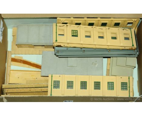 Hornby Dublo Plastic Buildings to include Engine sheds, platform pieces, double tunnel portal, plus others. please note some 