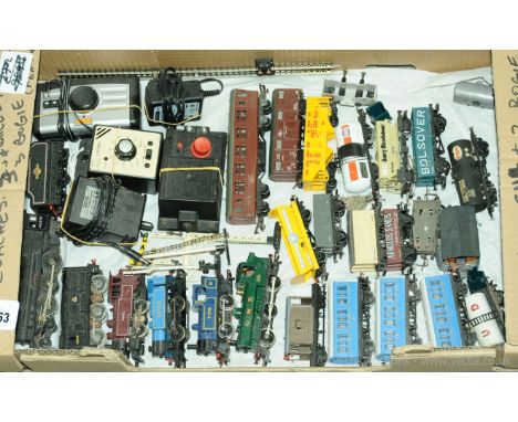 OO Gauge Hornby / Triang Locomotives, rolling stock and accessories to include 4-6-2 Princess Elizabeth,4 Tank engines, Class