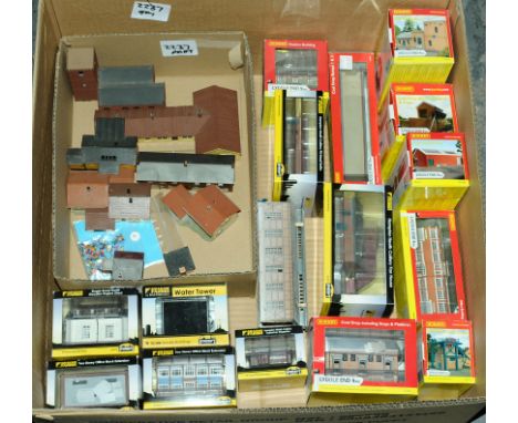 N Gauge Buildings comprising Graham Farish (by Bachmann) 42-027 Hampton Heath Colliery Fan House, 42-030 Colliery Pit Head Ba