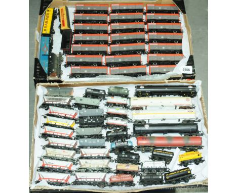 Hornby / Bachmann and other Commercial manufacturers large quantity of unboxed Freight / Goods Wagons consisting of HAA Hoppe