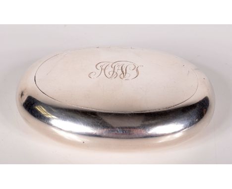 A plain oval silver snuff box with squeeze operated catch, Birmingham 1921, 2.1oz.