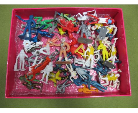 A Quantity of Plastic Spacemen and Aliens, by Marx, Starlux and other manufacturers, very good to playworn.